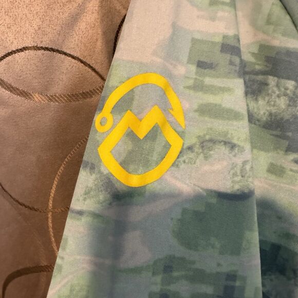 Magellan Outdoors Scale Tech 2XL Long Sleeve T-Shirt Blue Green Camo Fish Gear - Picture 6 of 8